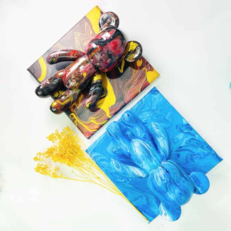 Acrylic pour bear workshop at EPIC Workshops